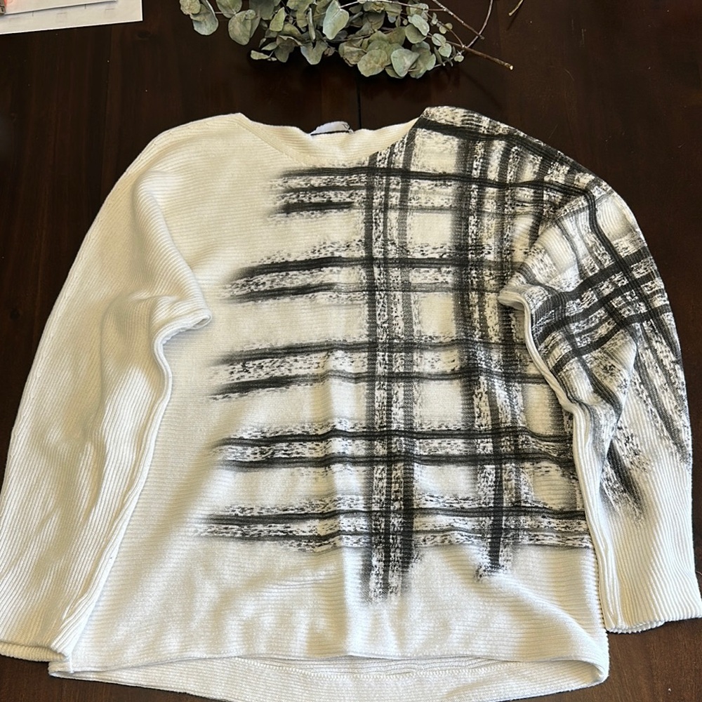 Women's Black and White Sweater